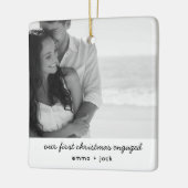 Onze eerste kerstverloofde foto Modern Minimal Keramisch Ornament (Links)