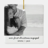 Onze eerste kerstverloofde foto Modern Minimal Keramisch Ornament (Achterkant)