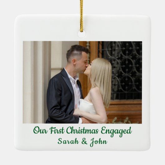 Onze eerste kerstverloofde Verloving foto Keramisch Ornament (Achterkant)