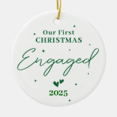 Onze eerste kerstverloving 2025 – gepersonaliseerd keramisch ornament (Voorkant)