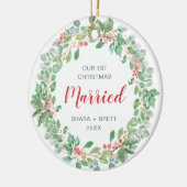 Onze eerste kerstvrouw met rode groene adem keramisch ornament (Links)