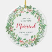 Onze eerste kerstvrouw met rode groene adem keramisch ornament (Achterkant)