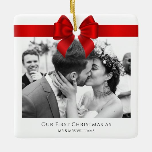 Onze eerste kerstvrouw minimalistisch Mr en Mrs. Keramisch Ornament (Voorkant)