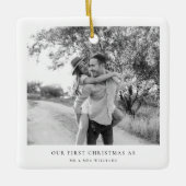 Onze eerste kerstvrouw minimalistisch Mr en Mrs. Keramisch Ornament (Voorkant)