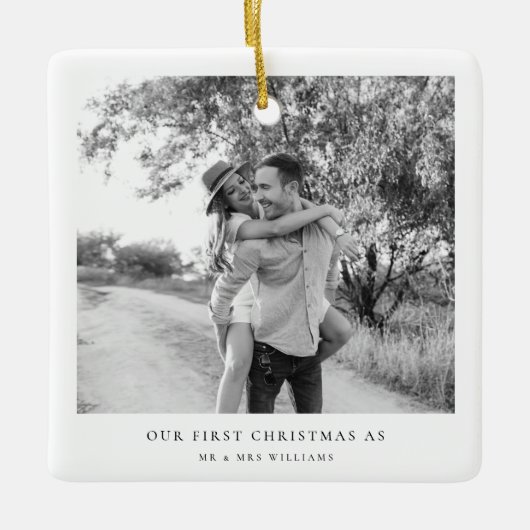 Onze eerste kerstvrouw minimalistisch Mr en Mrs. Keramisch Ornament (Voorkant)