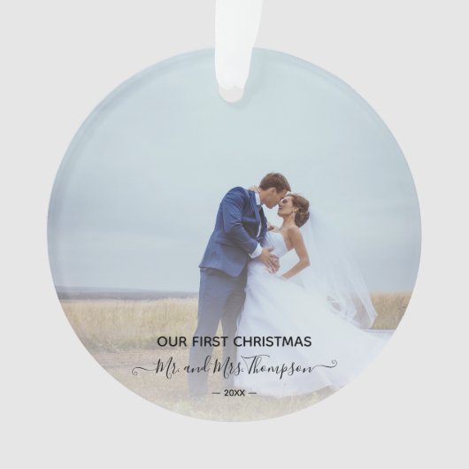 Onze eerste kerstvrouw trouwde Mr. Mrs. Foto Elega Ornament (voorkant)