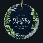 Onze eerste kerstwinterkrans keramisch ornament<br><div class="desc">Kerstkrans met een blauwe achtergrond en witte scripttekst. De tekst en kleuren en het afbeelding aan de achterkant kunnen worden gepersonaliseerd.</div>