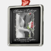 Onze eerste kerstzwarte en witte kerst metalen ornament (Links)