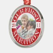 Onze eerste marathon - 2011 metalen ornament (Links)