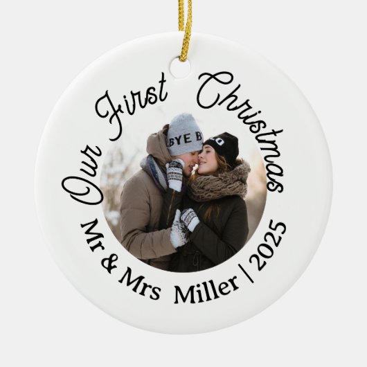Onze eerste moderne kerstfoto Pas getrouwd Keepsak Keramisch Ornament (Voorkant)