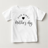 Onze eerste Moederdag Baby T-shirt (Voorkant)