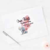 Onze eerste Moederdag mama en Baby olifanten Ronde Sticker (Envelop)