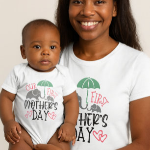 Onze Eerste Moederdag Olifant & Paraplu T-shirt