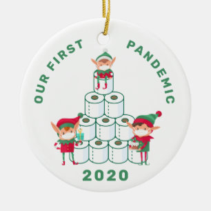 Onze eerste pandemische Elf met Toilet Paper Ornam Keramisch Ornament