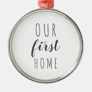 Onze eerste thuistypografie Modern Farmhouse Metalen Ornament