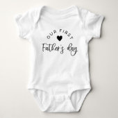 Onze eerste vaderdag Baby T-shirt (Voorkant)