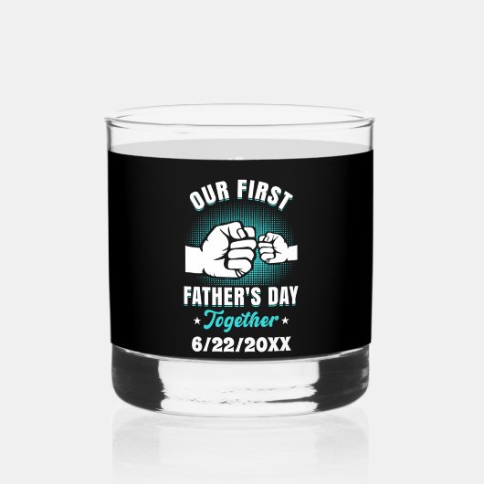 Onze eerste Vaderdag datum toevoegen Whiskey Glass Whisky Glas (Achterkant)