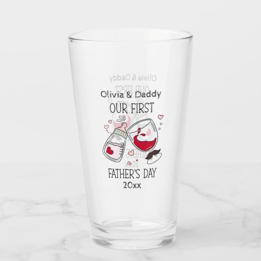 Onze eerste Vaderdag Girl Funny Cheers Glas (Achterkant)