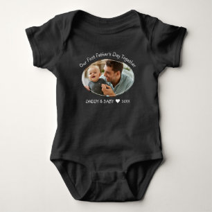 Onze Eerste Vaderdag Samen Baby Foto Zwart Romper