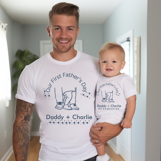 Onze eerste Vaderdag, Vader / baby staan T-shirt
