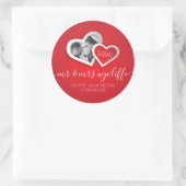 Onze eerste Valentijnsdag als meneer en mevrouw Ha Ronde Sticker (Tas)