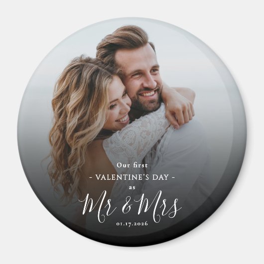 Onze Eerste Valentijnsdag Als Meneer & Mevrouw Mod Magneet (Voorkant)