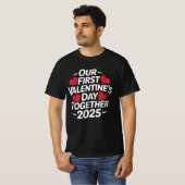 Onze eerste Valentijnsdag samen 2025 T-shirt (Voorkant volledig)