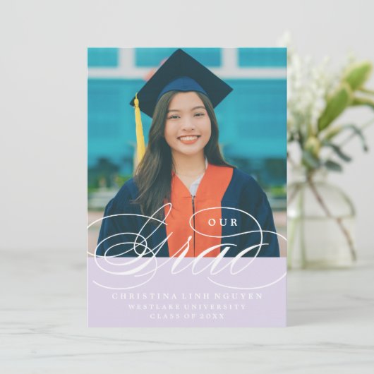 ONZE ELEGANTE SCRIPT GRAD | AFSTUDEERUITNODIGING KAART (Staand voorkant)