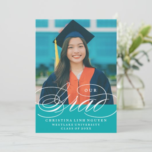 ONZE ELEGANTE SCRIPT GRAD | AFSTUDEERUITNODIGING KAART (Staand voorkant)
