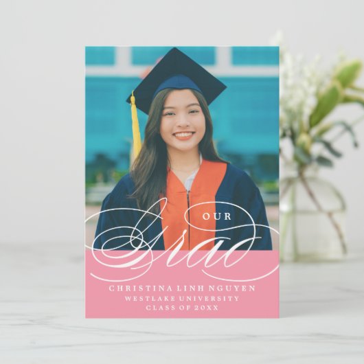 ONZE ELEGANTE SCRIPT GRAD | AFSTUDEERUITNODIGING KAART (Staand voorkant)