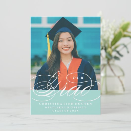 ONZE ELEGANTE SCRIPT GRAD | AFSTUDEERUITNODIGING KAART (Staand voorkant)