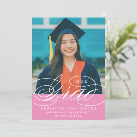 ONZE ELEGANTE SCRIPT GRAD | AFSTUDEERUITNODIGING KAART (Staand voorkant)