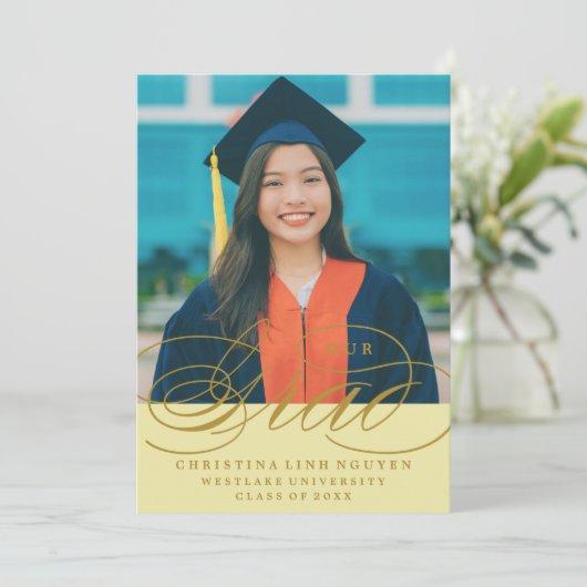 ONZE ELEGANTE SCRIPT GRAD | AFSTUDEERUITNODIGING KAART (Staand voorkant)