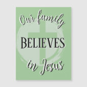 Onze familie gelooft in Jezus Magnet (Voorkant)