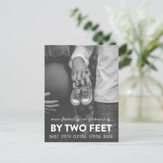 Onze familie groeit met twee feeën grappige zwange aankondigingskaart (Staand voorkant)