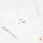 Onze favoriete moderne zwarte script trouwgunst hart sticker (Envelop)