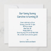 Onze grappige bunny, bunny verjaardagsuitnodiging kaart (Achterkant)