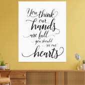 Onze handen zijn vol, je moet ons hart zien canvas afdruk (Insitu (Woonkamer))