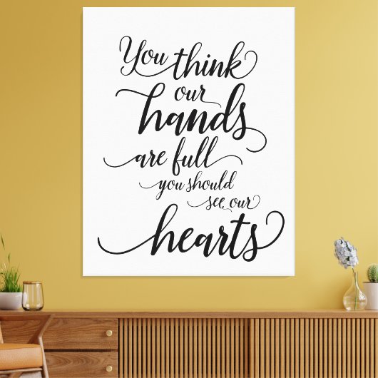 Onze handen zijn vol, je moet ons hart zien canvas afdruk (Insitu (Woonkamer))