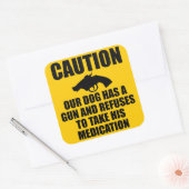 Onze hond heeft een Pistool Vierkante Sticker (Envelop)