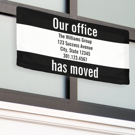 Onze Kantoor heeft de aankondiging zwart-wit verpl Spandoek (Buitenkant Gebouw)