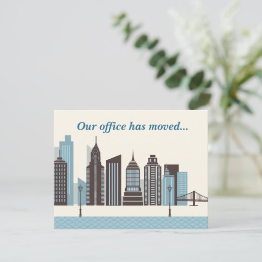 Onze kantoren hebben de moderne skyline van de sta aankondiging (Staand voorkant)