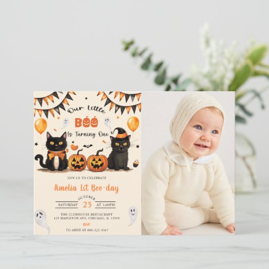 Onze kleine boo draaien zwarte kat halloween foto kaart (Staand voorkant)