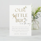 Onze kleine Bug Gold Dragonfly-Baby aankondiging (Staand voorkant)