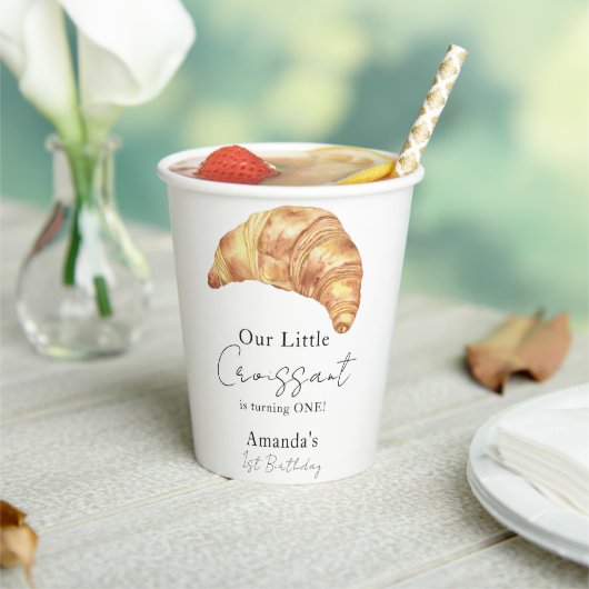 Onze kleine croissant 1e verjaardag papieren bekers (Insitu)
