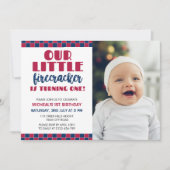 Onze kleine Firecracker draait één uitnodiging (Voorkant)