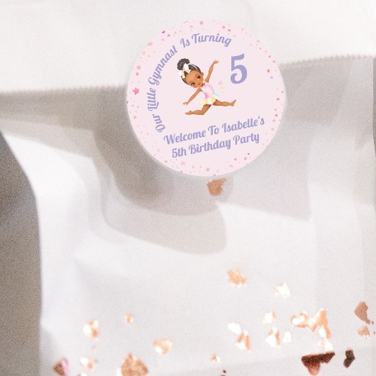 Onze kleine gymnast wordt 5 roze verjaardag ronde sticker