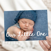 Onze Kleine Handgeschreven Script Foto Geboorte Aankondiging