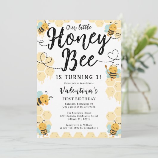 Onze kleine honing bij 1e verjaardag feestuitnodig kaart (Staand voorkant)