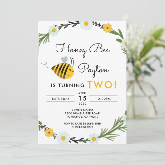 Onze kleine honingbij 2e verjaardag uitnodiging (Staand voorkant)